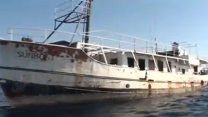 אהבה ומסתורין: מה מסתתר מאחורי הספינה הטרופה מול חופי אילת?