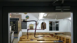 "שנאה תהומית": צלבי קרס רוססו על בתי כנסת בבני ברק