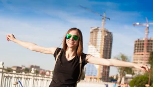 מה הצבע הטוב ביותר ללבוש במהלך הקיץ? התשובה תפתיע אתכם