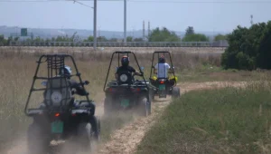 בצל הקורונה: צעירים עולים על טרקטורונים ונוהגים בחוסר אחריות