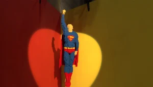 האטרקציה הבולטת של הקיץ - תערוכת גיבורי העל שעשויים מלגו