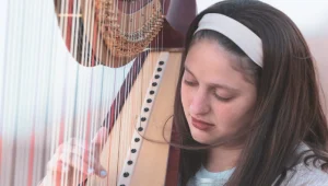 הודיה והב פורטת על מיתרי הרומנטיקה