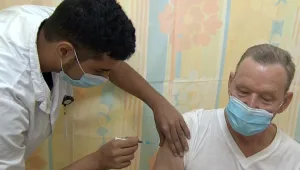 בדרך לחיסון רביעי? החל ניסוי לבדיקת היעילות מול האומיקרון