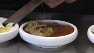 גורמה משאריות: במקום לזרוק לפח - השפים מכינים מנות במסעדה