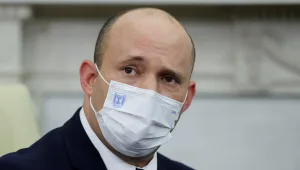 חולה מאומת לקורונה התגלה בטיסה של בנט מהאמירויות