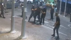 דרום תל אביב: יוצא מהרכב, שולף אקדח, יורה ונמלט • תיעוד