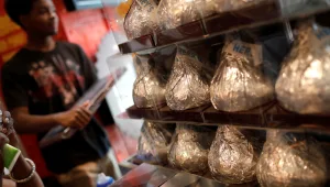 הקרב על ה"נשיקה": יצרנית עוגיות תובעת את "הרשי" על העתקה