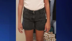 בגלל מכנסיים קצרים - אריאל כהן לא הוכנסה לבית הספר לכיתה ז'