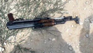 שוטרים עצרו לבדיקה רכב חתונה מקושט וגילו - קלצ'ניקוב ואקדחים