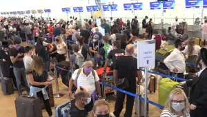 120 אלף נוסעים ב-900 טיסות: הישראלים ממריאים לחופשה בחגים