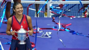 סנסציה בגראנד סלאם: אמה רדוקאנו בת ה-18 זכתה באליפות ארה"ב