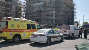 פועל בניין כבן 40 נהרג לאחר שנפגע מחפץ כבד