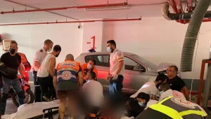 קשישה ומטפלת זרה נהרגו בהתנגשות רכב בקיר בחולון