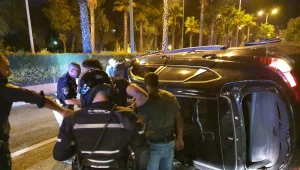 במהלך מרדף: ארבעה שוטרים נפצעו לאחר שנפגעו מרכב שניסה להימלט