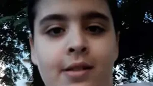 נקבע מותו של בן ה-12 שנפגע בשריפה בביתו בפתח תקווה