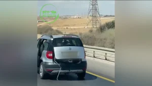 ספה על קורקינט וילדים בתא המטען - אין גבול למה שנהגים סוחבים