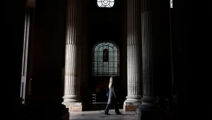 דו"ח: מאז 1950 מאות אלפי ילדים בצרפת נפגעו מינית מהכנסייה