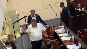 מהומה במליאה: בקואליציה חגגו, בליכוד זעמו על הח"כים שנעדרו