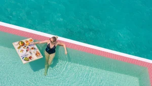 המלונות שישמחו להגיש לכם ארוחת בוקר צפה בבריכה