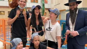 אברהם עטר. האיש והרוח מאחורי עמותת "להושיט יד"