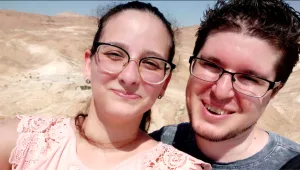 אורלי ניצלה מבן זוגה שניסה לרצוח אותה בשנתה חודש לפני החתונה