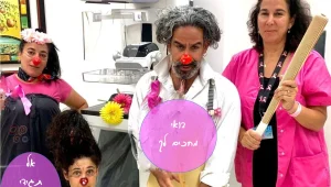 עם ליצן ולבבות: הדרך לעודד בדיקות לסרטן השד