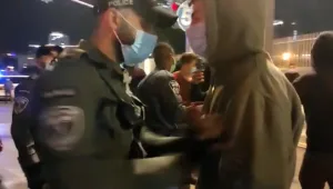 המשטרה תפצה ב-17 אלף שקל נער שנפגע משוטר במהלך הפגנה