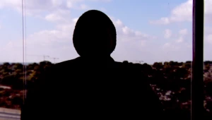 יושבת שבעה ועדיין לא מעכלת: בעלה נרצח, החשוד הוא בנה