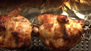 הרוטיסרי המושלם: מנות העוף בגריל הטעימות בישראל