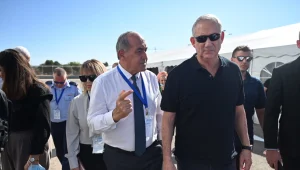 גנץ אחרי התקיפה בסוריה: "לא נאפשר הצטיידות באמל"ח"