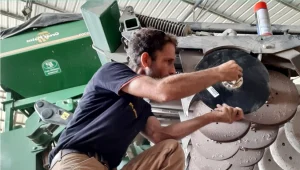 אבנר סרוסי – ממציא ומייצר כלים חקלאיים ייחודים