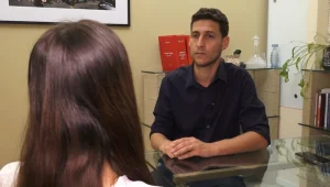 "זה לא מגיע לאף אחת": המתלוננת בתיק אייל גולן מספרת על מה שעברה