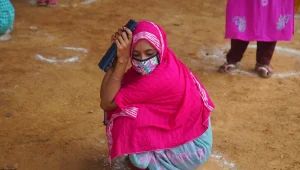 הודו: בת 16 התלוננה שנאנסה מאות פעמים - בידי מאות גברים