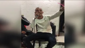 האם ניסתה להגן על בנה: "מול העיניים שלי ירה לו בראש"