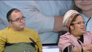 "יש פחד של איך הוא יראה אותנו כשיגדל": זוג נמוכי הקומה שהתגבר על הקשיים והצליח להביא ילד