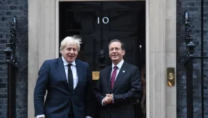 ג'ונסון בפגישה עם הרצוג: "לעולם אין זמן רב לטפל באיראן"