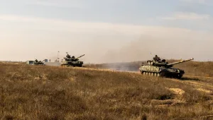 חיילים אוקראינים בגבול עם הבדלנים הרוסים: "אנחנו מוכנים"