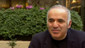 אגדת השחמט גארי קספרוב - על הרדיפה של פוטין והחיבוק של ישראל