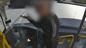 האלימות נגד נהגי האוטובוס: העיר לנוסע שלא שילם – וחטף סטירות ויריקות • תיעוד