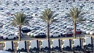למרות צניחת הדולר והאירו: מחירי מכוניות משפחתיות עולים