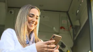 לאחר ששוחררה מהכלא הטורקי: נטלי אוקנין חזרה לאוטובוס