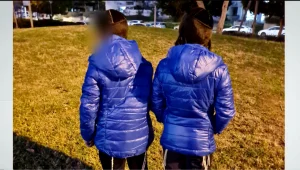 תושבים באשדוד הופתעו לראות מאות מעילים תלויים על עצים שנועדו לנזקקים