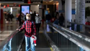 רגע לפני חג המולד: מאות טיסות בוטלו בארה"ב בעקבות התפשטות האומיקרון