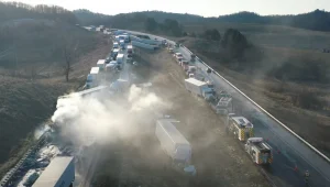 ארה"ב: בשל קרח על הכביש - תאונת שרשרת עם 100 כלי רכב