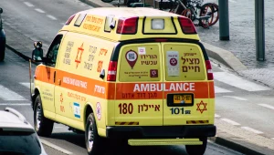 ירושלים: בת 61 במצב קשה לאחר שבגדיה עלו באש מנרות שבת