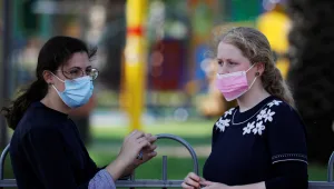 "הגל השישי התחיל": צוות המומחים ממליץ - מסכות בחלל סגור