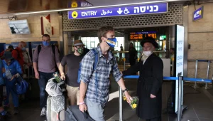 הורוביץ הודיע: חובת המסכות בטיסות בינלאומיות תבוטל ביום שני