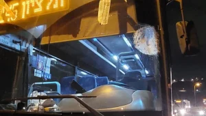 "אין מנוס מהשבתת הקווים": נהג אוטובוס נפצע בינוני מידויי אבנים