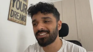 השקת שיר חדש, המופע המצליח בספרדית וההידבקות בקורונה: הזמר חן אהרוני בריאיון אישי