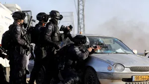 המאבטח שהותקף בנגב משחזר: "קלטו שאני לא מבין ערבית - והתחילו לזרוק אבנים"